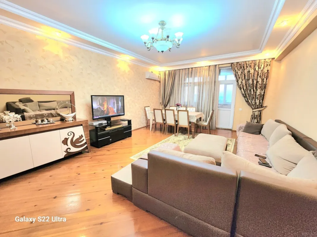 Satılır 3 otaqlı mənzil 142 m²