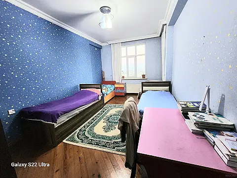 Satılır 3 otaqlı mənzil 142 m²