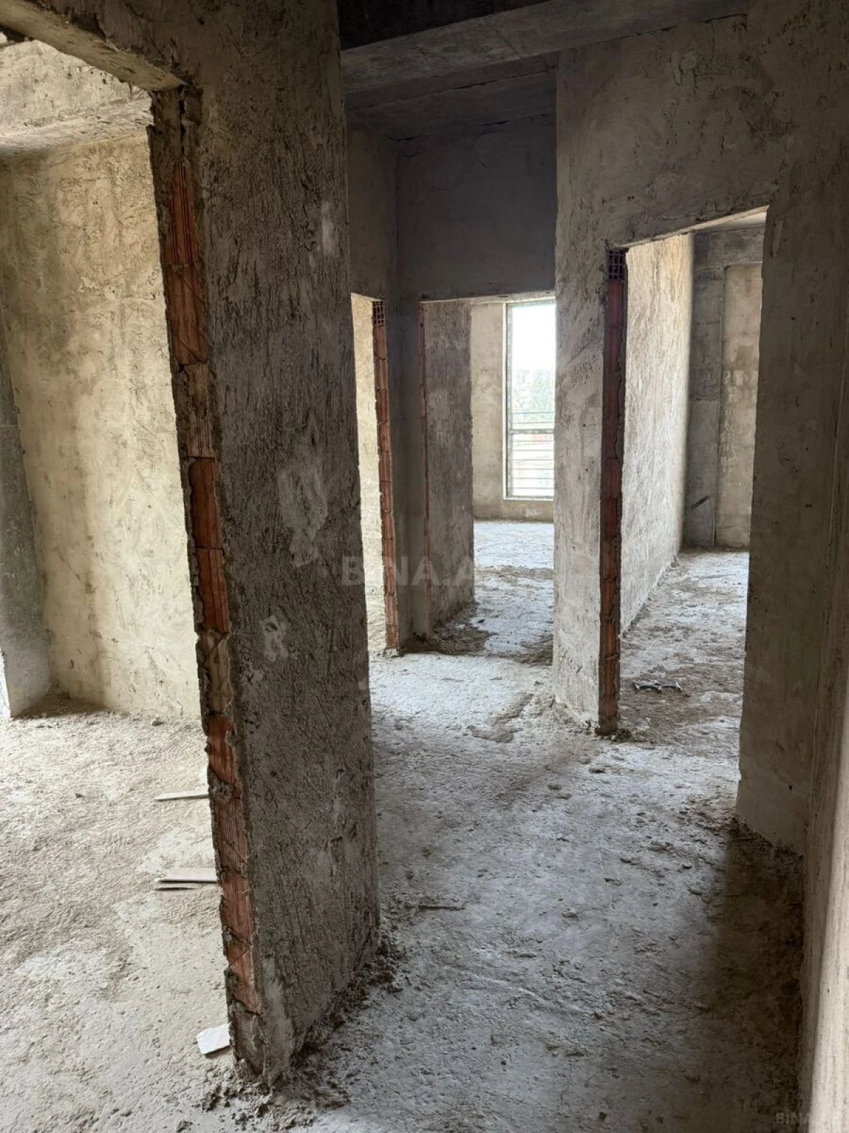 Satılır 3 otaqlı mənzil 94 m²