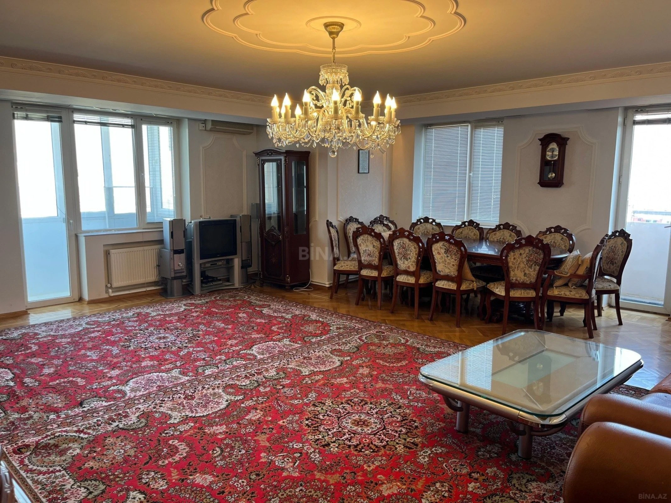 Satılır 4 otaqlı mənzil 160 m²