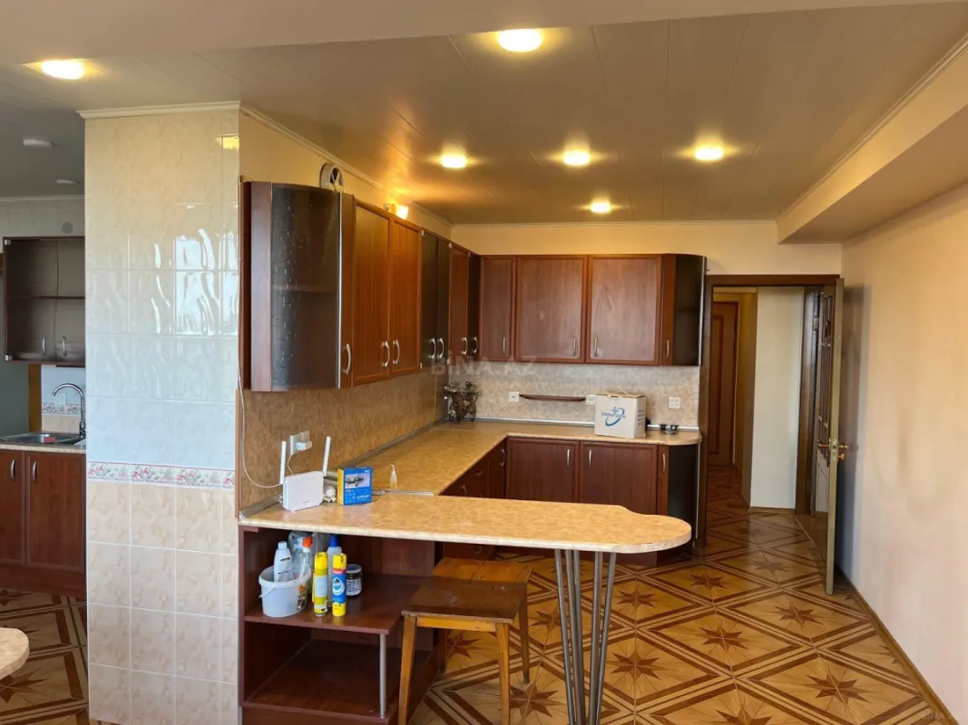 Satılır 4 otaqlı mənzil 160 m²