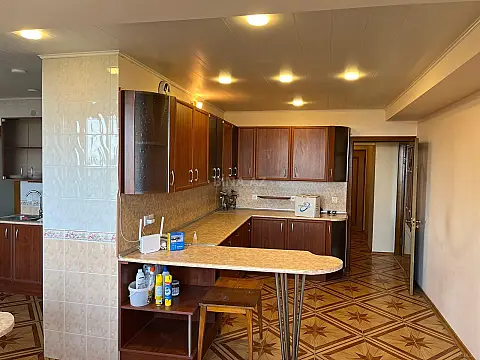 Satılır 4 otaqlı mənzil 160 m²