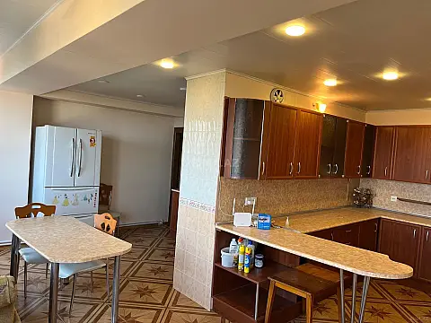 Satılır 4 otaqlı mənzil 160 m²
