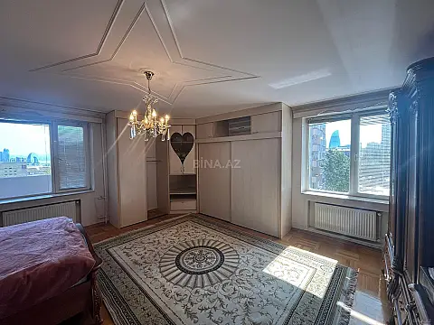 Satılır 4 otaqlı mənzil 160 m²