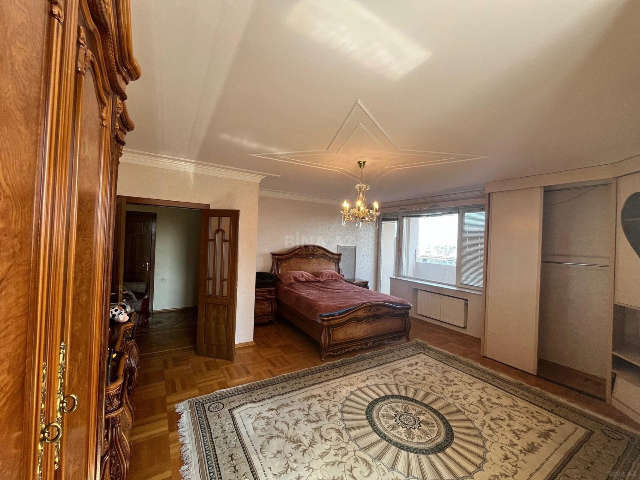 Satılır 4 otaqlı mənzil 160 m²