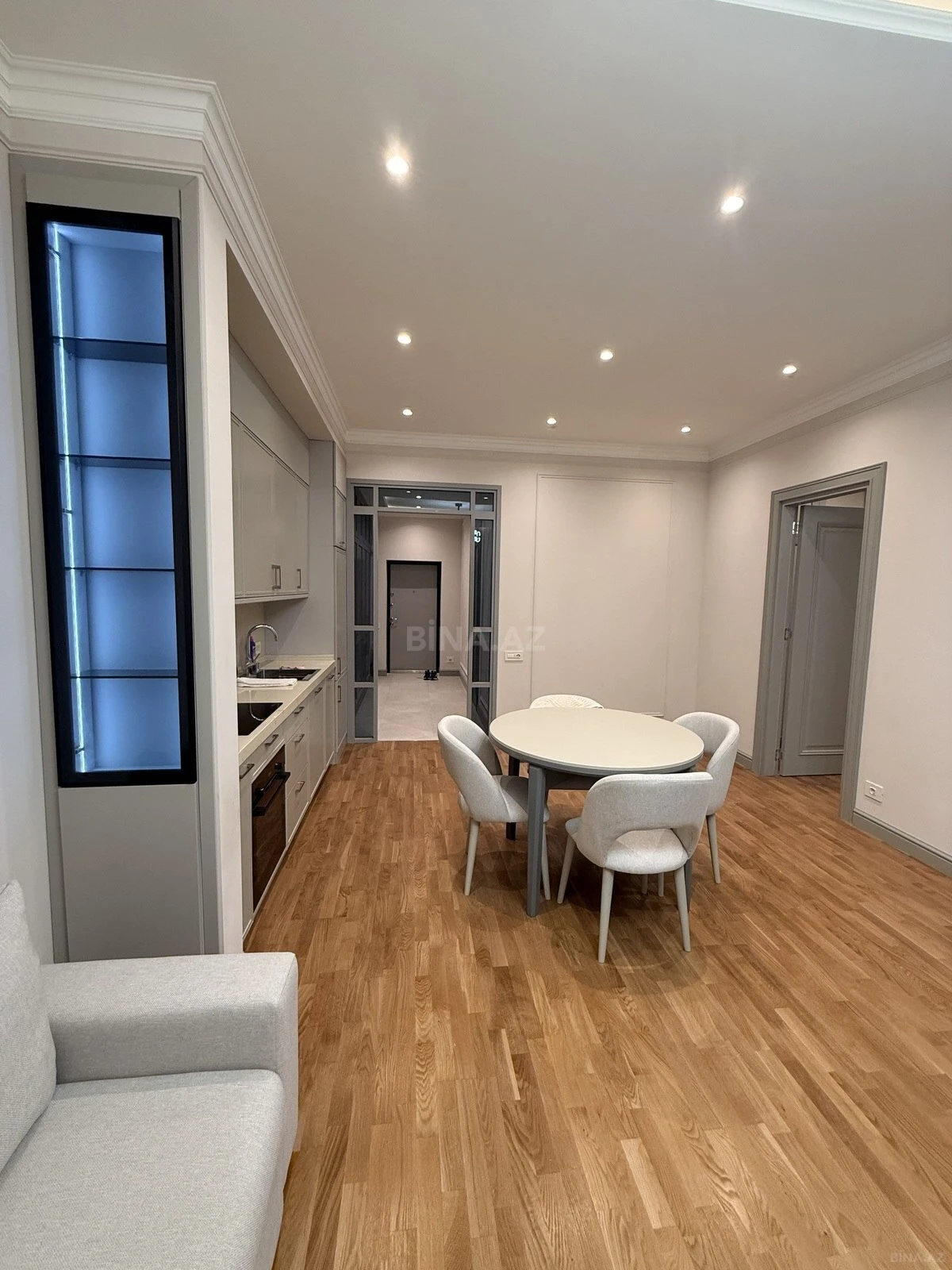 Kirayə verilir 2 otaqlı mənzil 86.2 m²