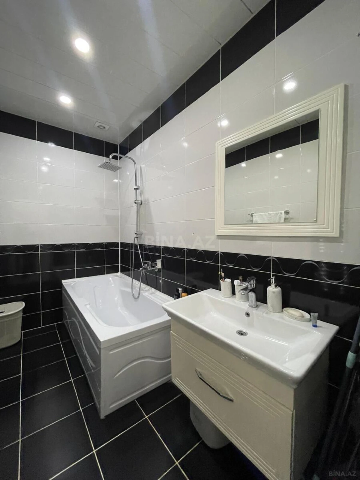 Satılır 3 otaqlı mənzil 95 m²