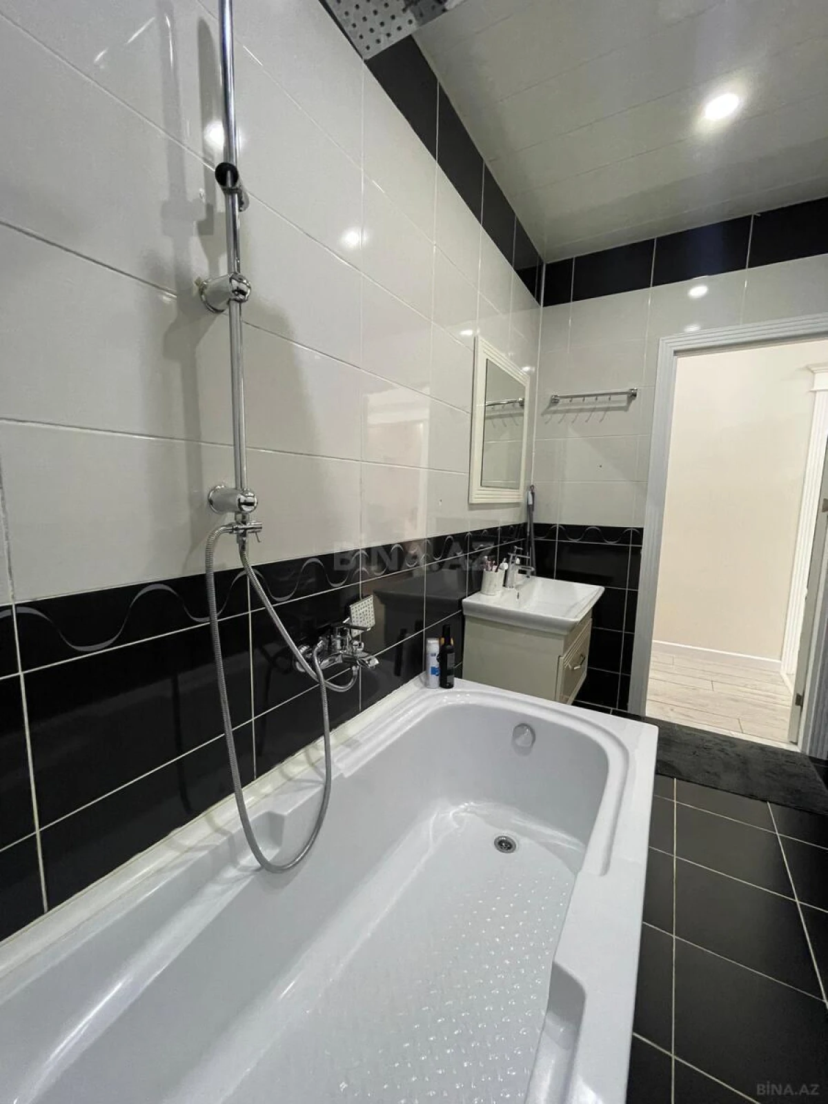 Satılır 3 otaqlı mənzil 95 m²