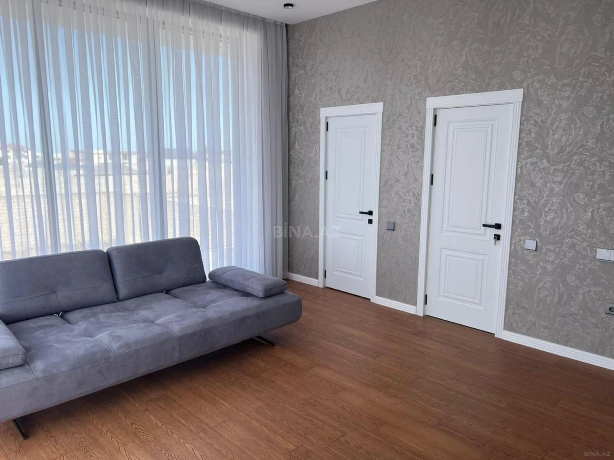 Satılır 4 otaqlı həyət evi 300 m²
