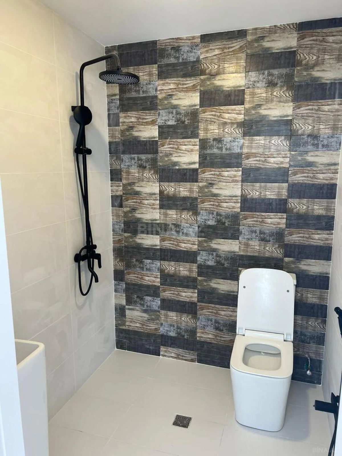 Satılır 4 otaqlı həyət evi 300 m²