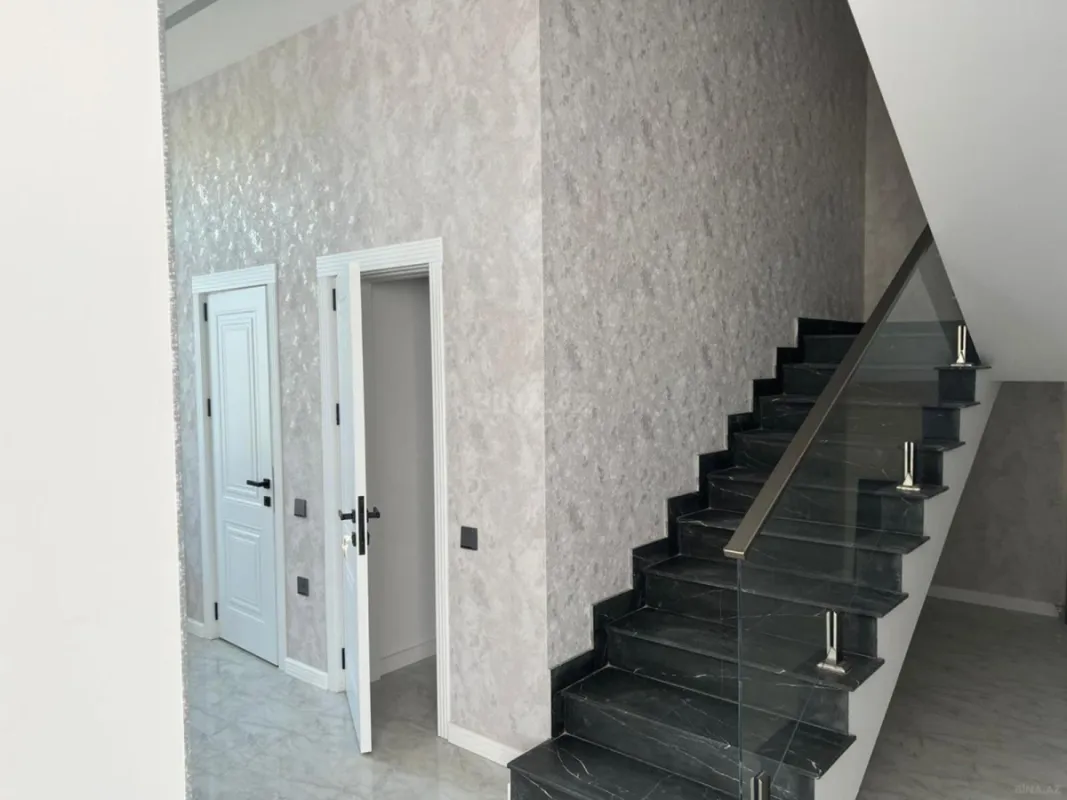 Satılır 4 otaqlı həyət evi 300 m²
