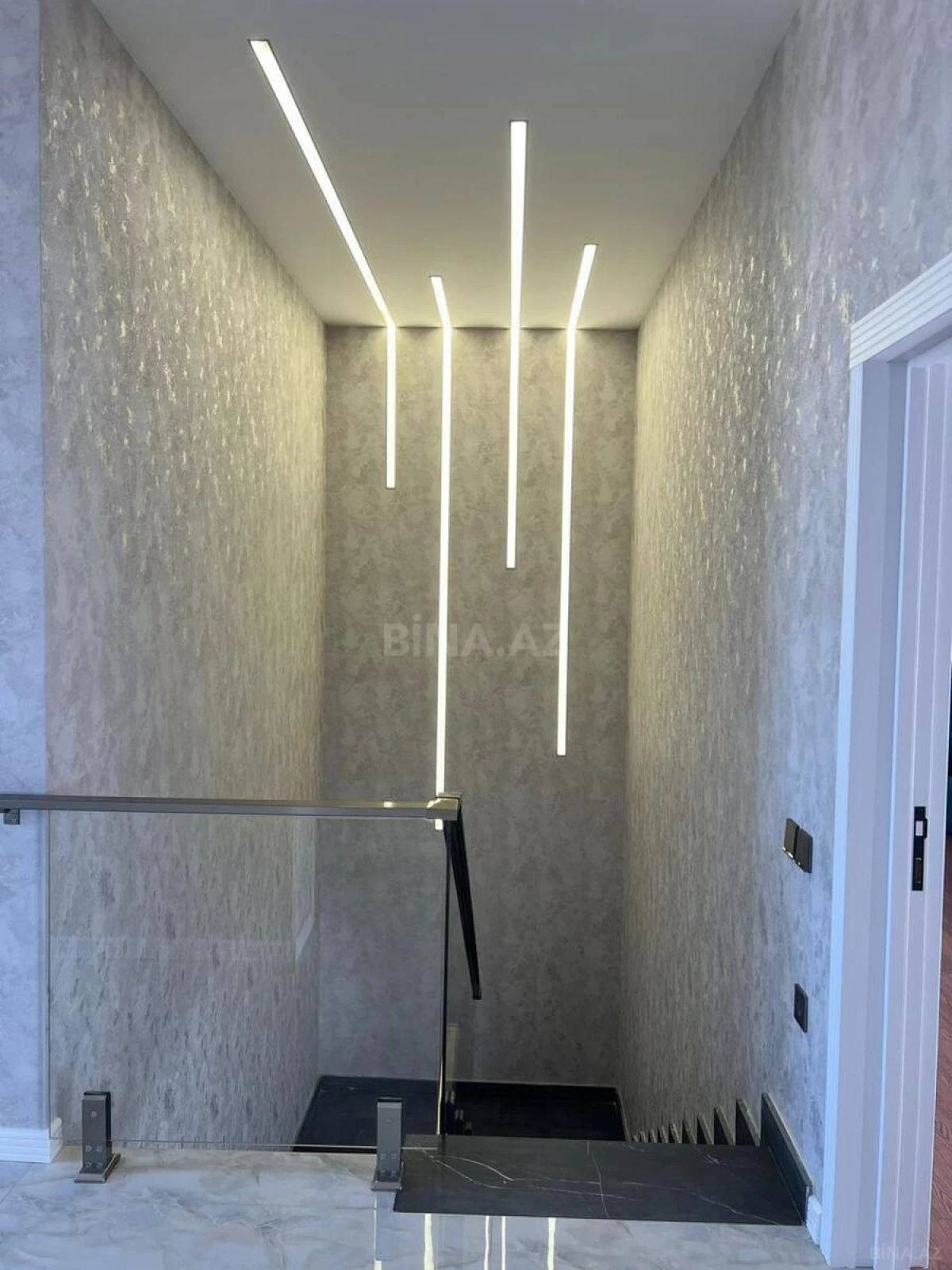 Satılır 4 otaqlı həyət evi 300 m²