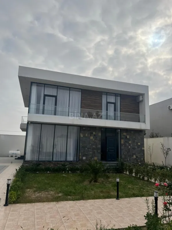 Satılır 4 otaqlı həyət evi 300 m²
