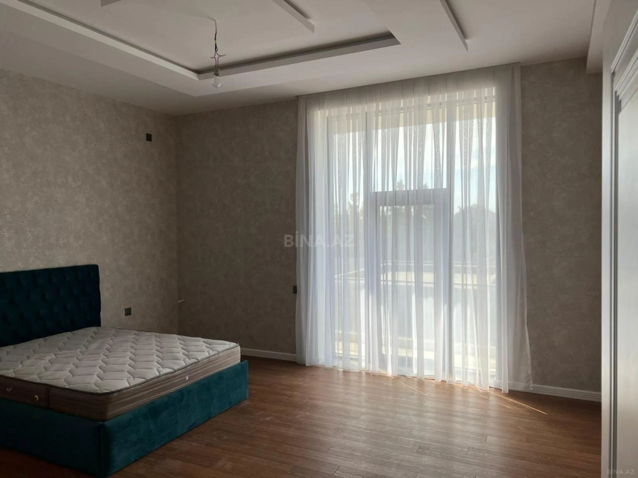 Satılır 4 otaqlı həyət evi 300 m²