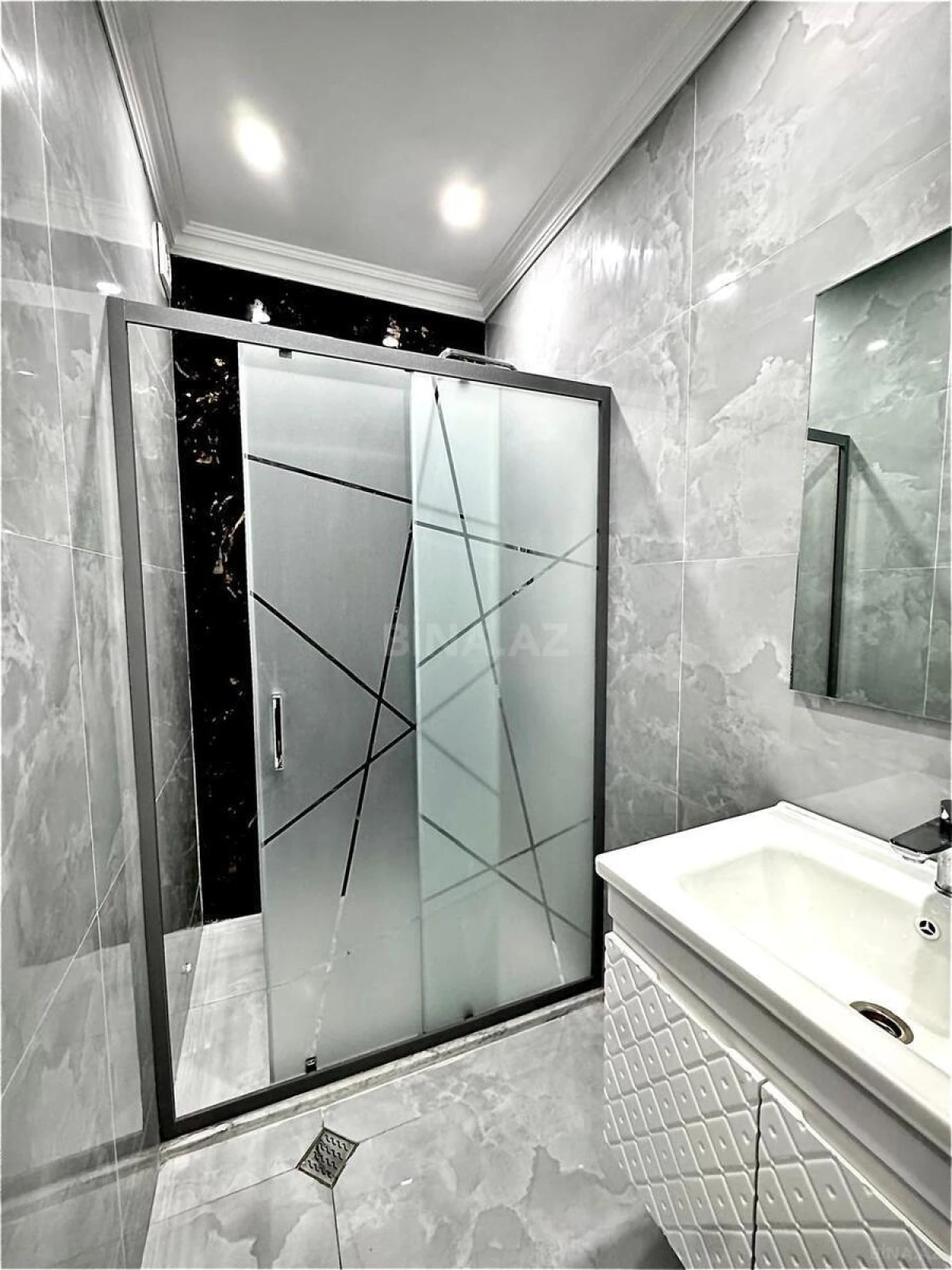 Satılır 2 otaqlı mənzil 70 m²