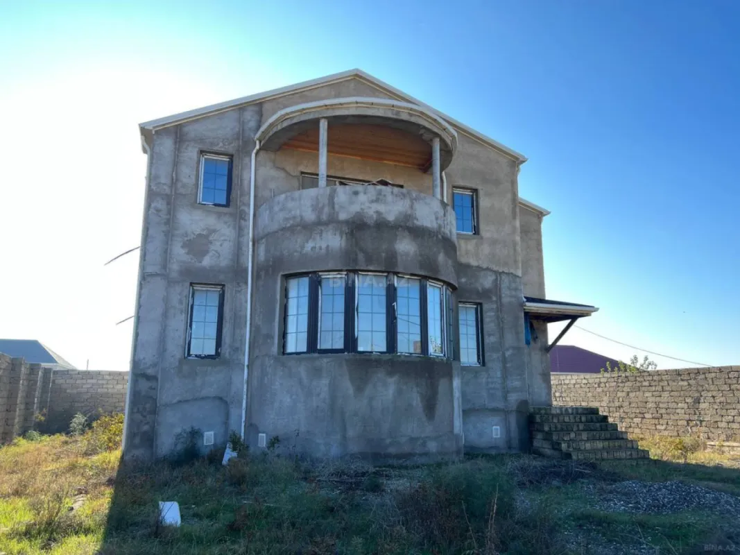 Satılır 4 otaqlı həyət evi 185 m²