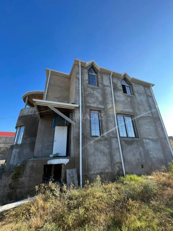 Satılır 4 otaqlı həyət evi 185 m²