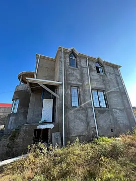 Satılır 4 otaqlı həyət evi 185 m²