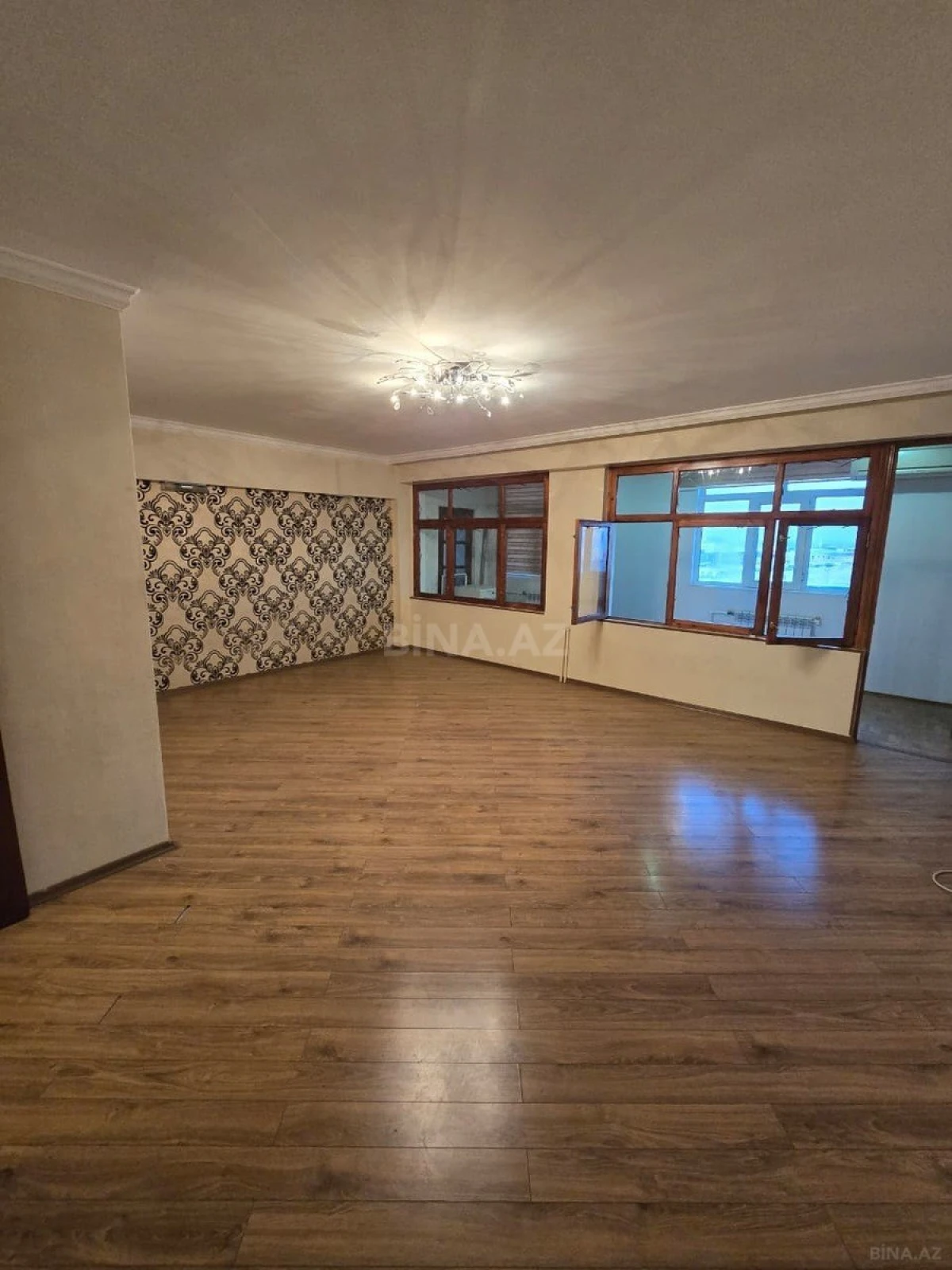 Satılır 4 otaqlı mənzil 110 m²