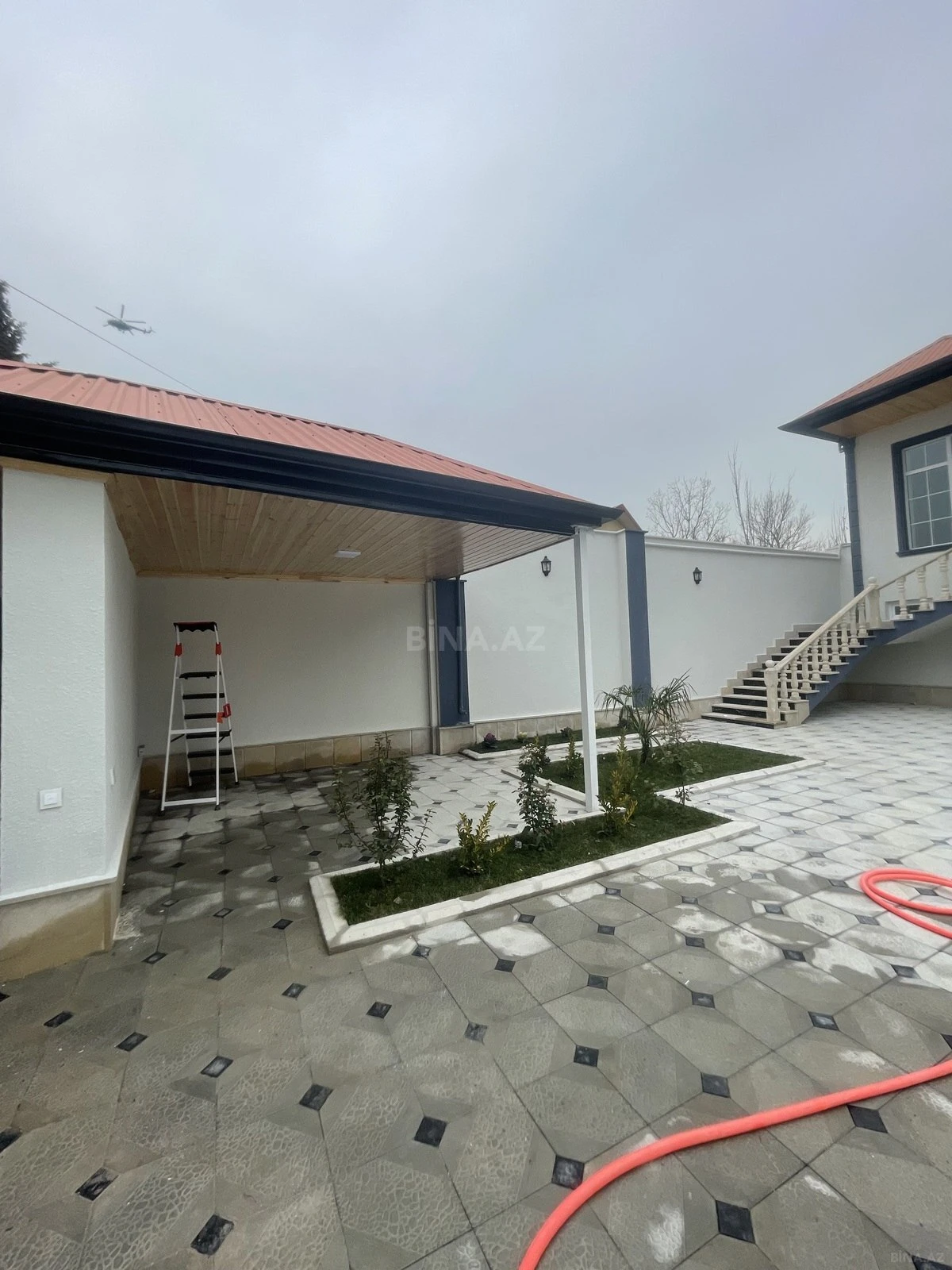 Satılır 5 otaqlı həyət evi 220 m²