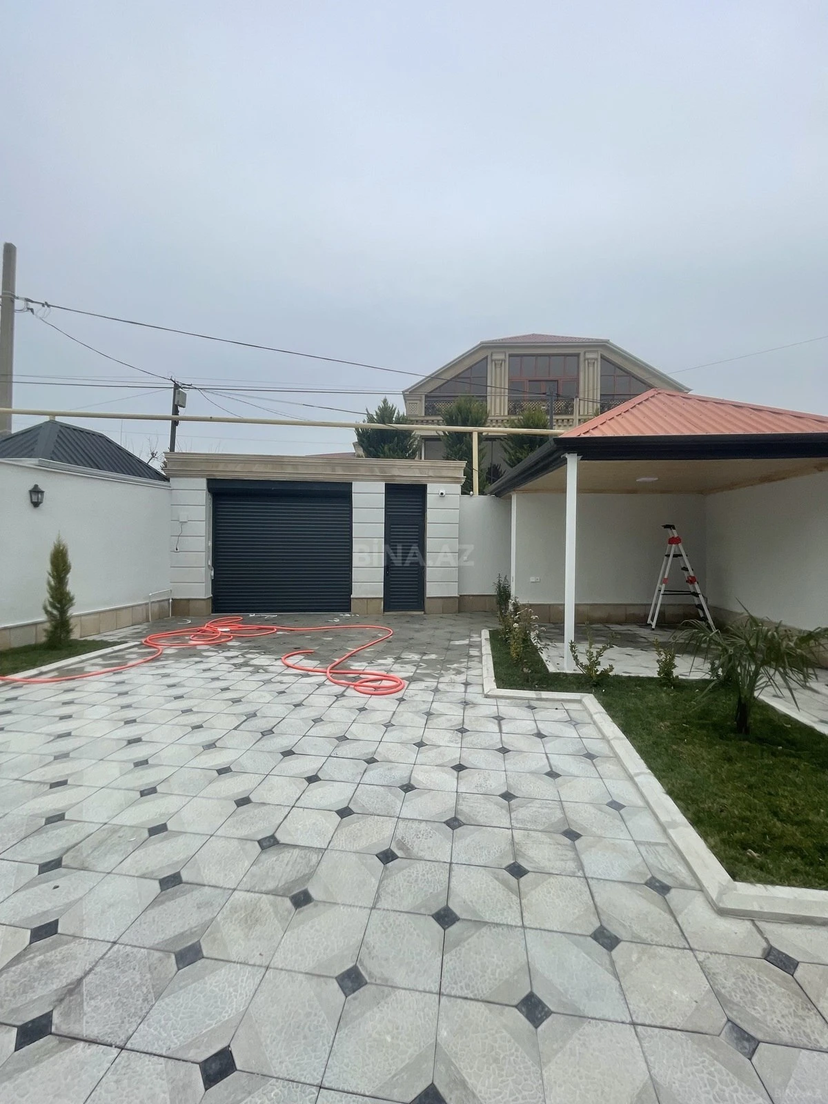 Satılır 5 otaqlı həyət evi 220 m²