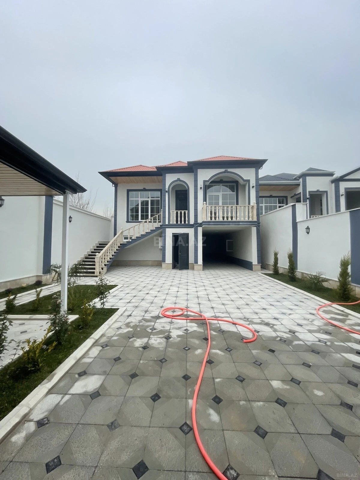 Satılır 5 otaqlı həyət evi 220 m²