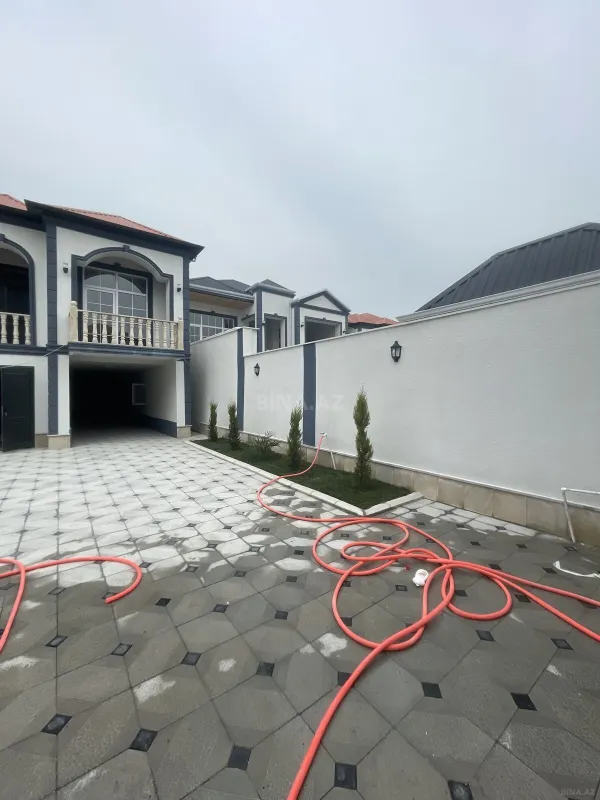 Satılır 5 otaqlı həyət evi 220 m²