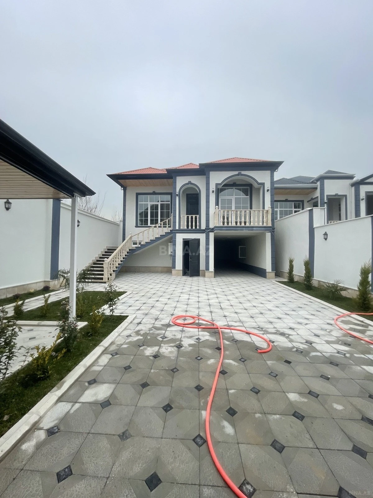 Satılır 5 otaqlı həyət evi 220 m²