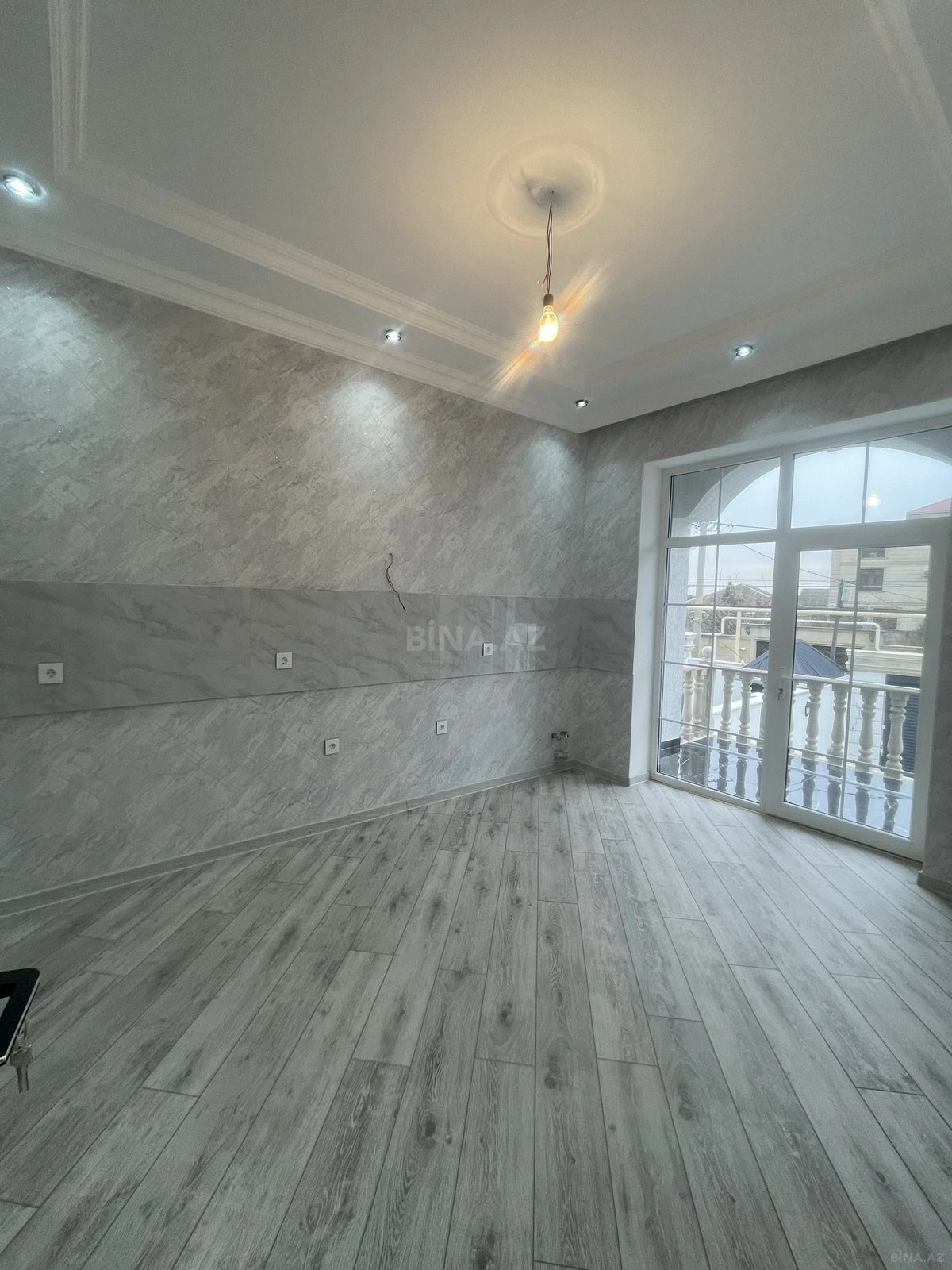Satılır 5 otaqlı həyət evi 220 m²
