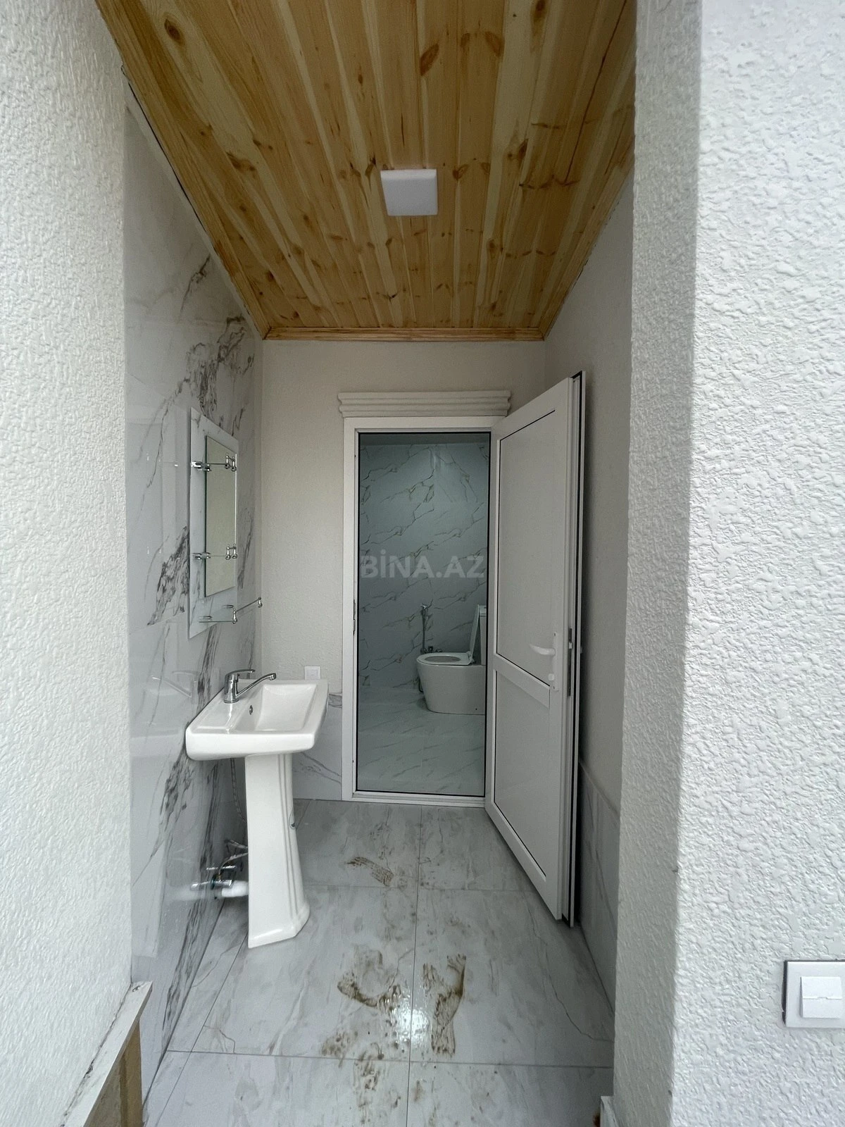 Satılır 5 otaqlı həyət evi 220 m²