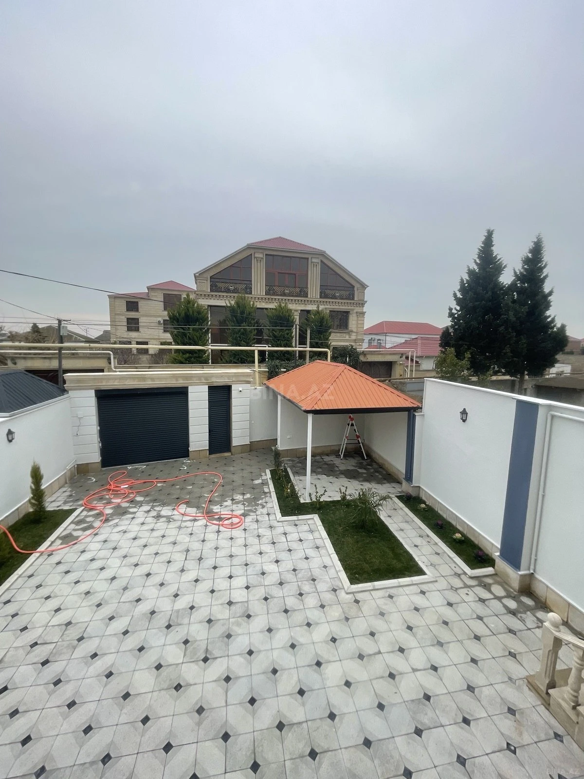 Satılır 5 otaqlı həyət evi 220 m²