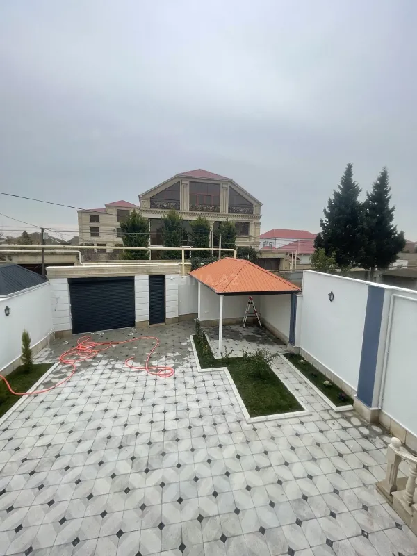 Satılır 5 otaqlı həyət evi 220 m²