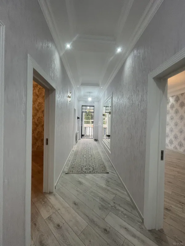 Satılır 5 otaqlı həyət evi 220 m²