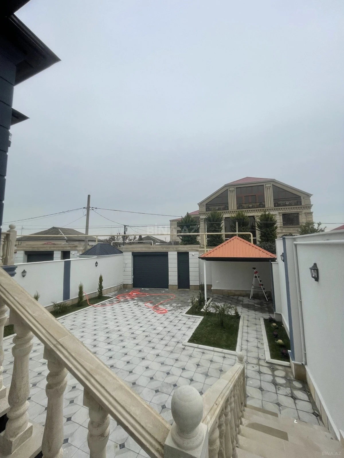 Satılır 5 otaqlı həyət evi 220 m²
