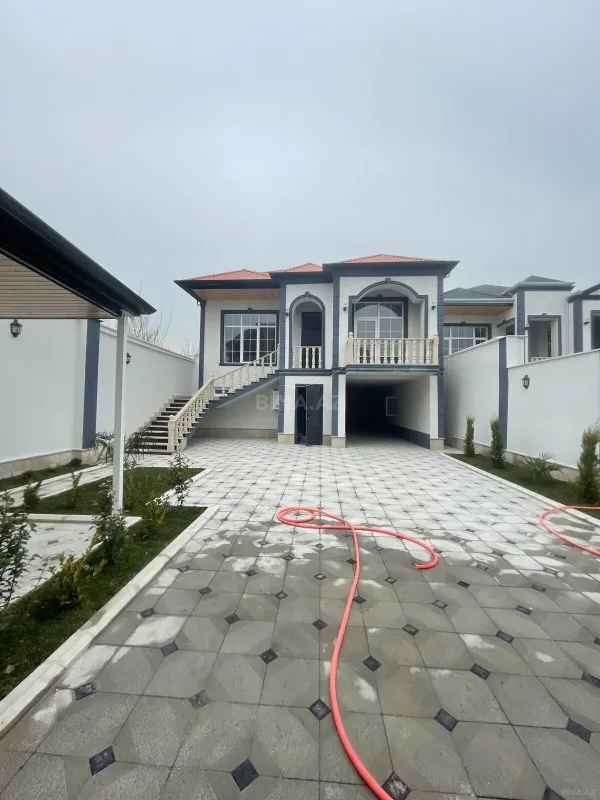 Satılır 5 otaqlı həyət evi 220 m²
