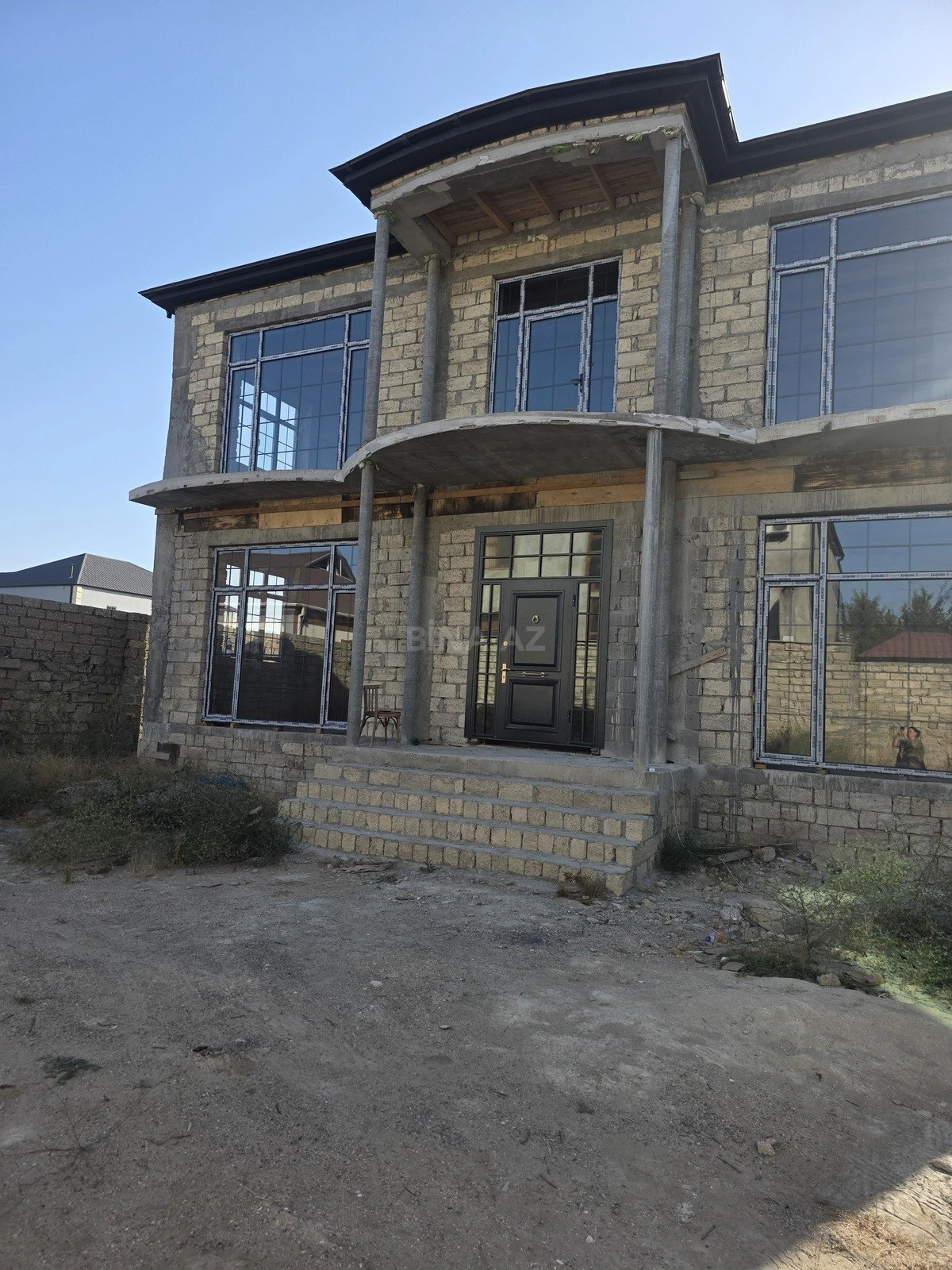 Satılır 6 otaqlı həyət evi 390 m²