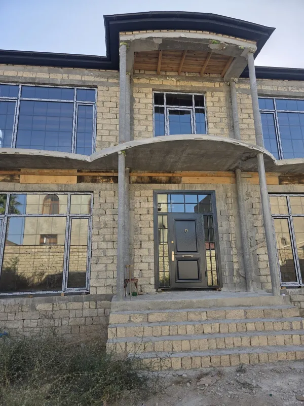 Satılır 6 otaqlı həyət evi 390 m²