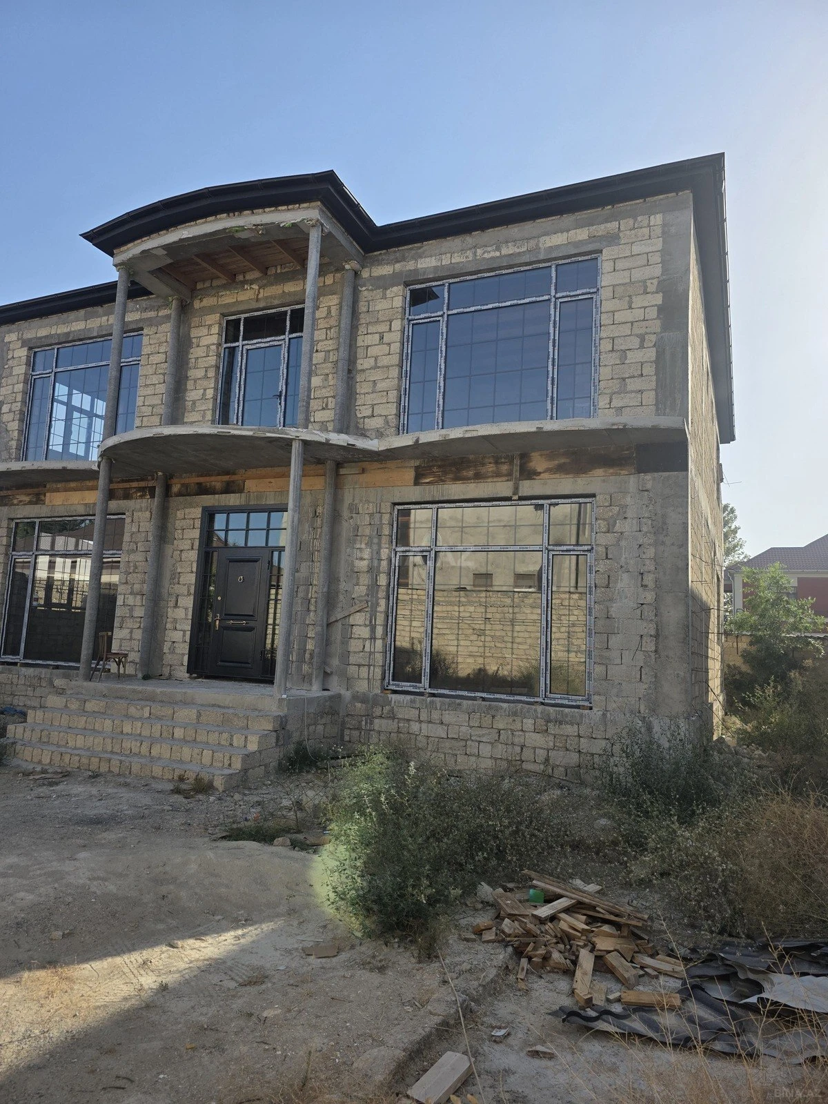 Satılır 6 otaqlı həyət evi 390 m²