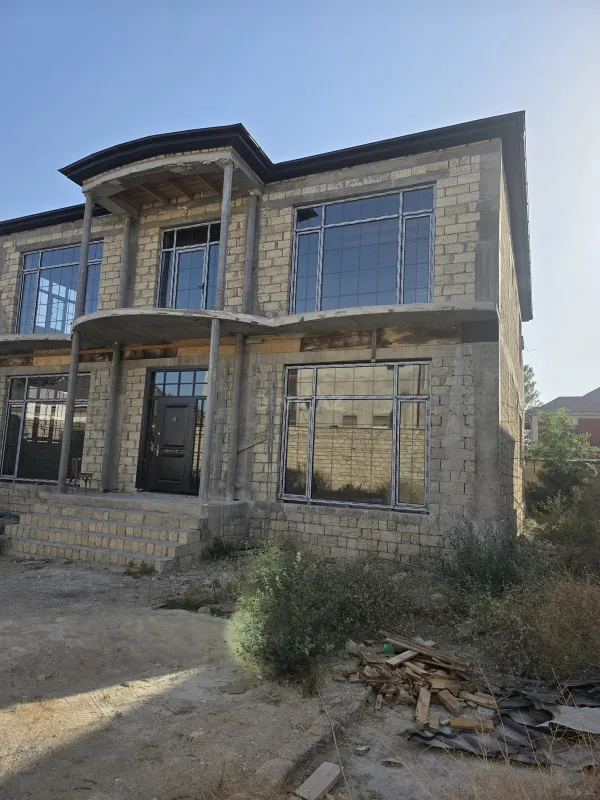 Satılır 6 otaqlı həyət evi 390 m²