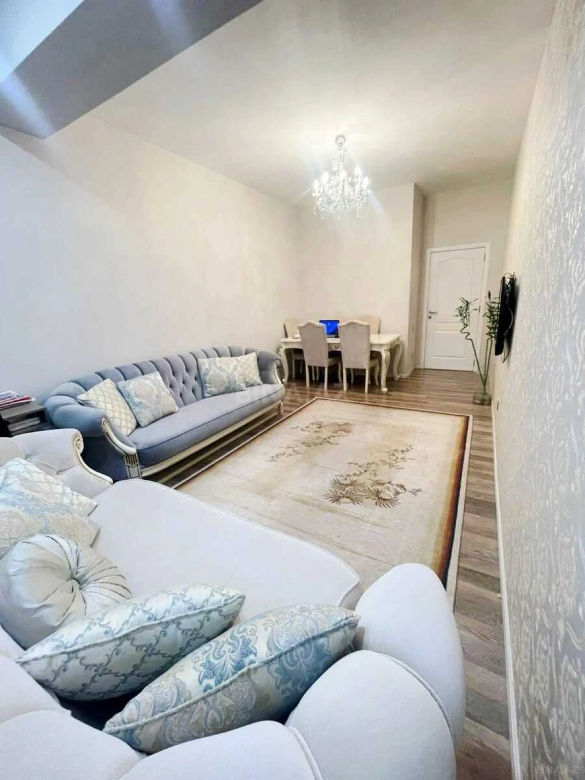 Satılır 2 otaqlı mənzil 75 m²