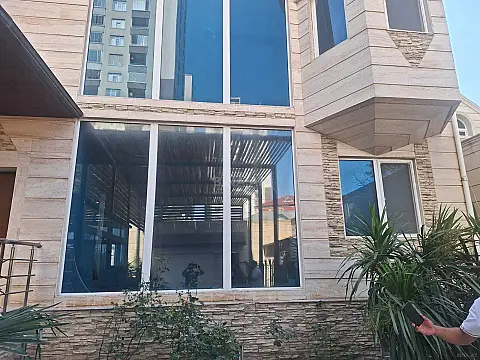 Satılır 6 otaqlı həyət evi 450 m²