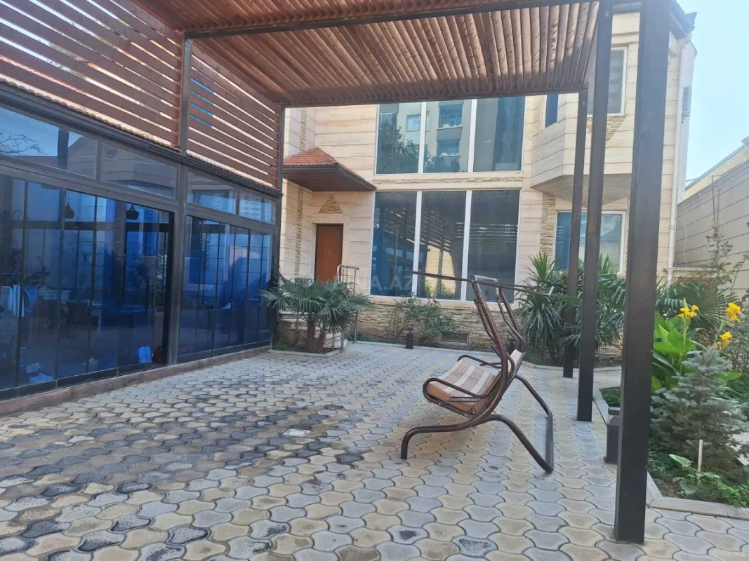 Satılır 6 otaqlı həyət evi 450 m²