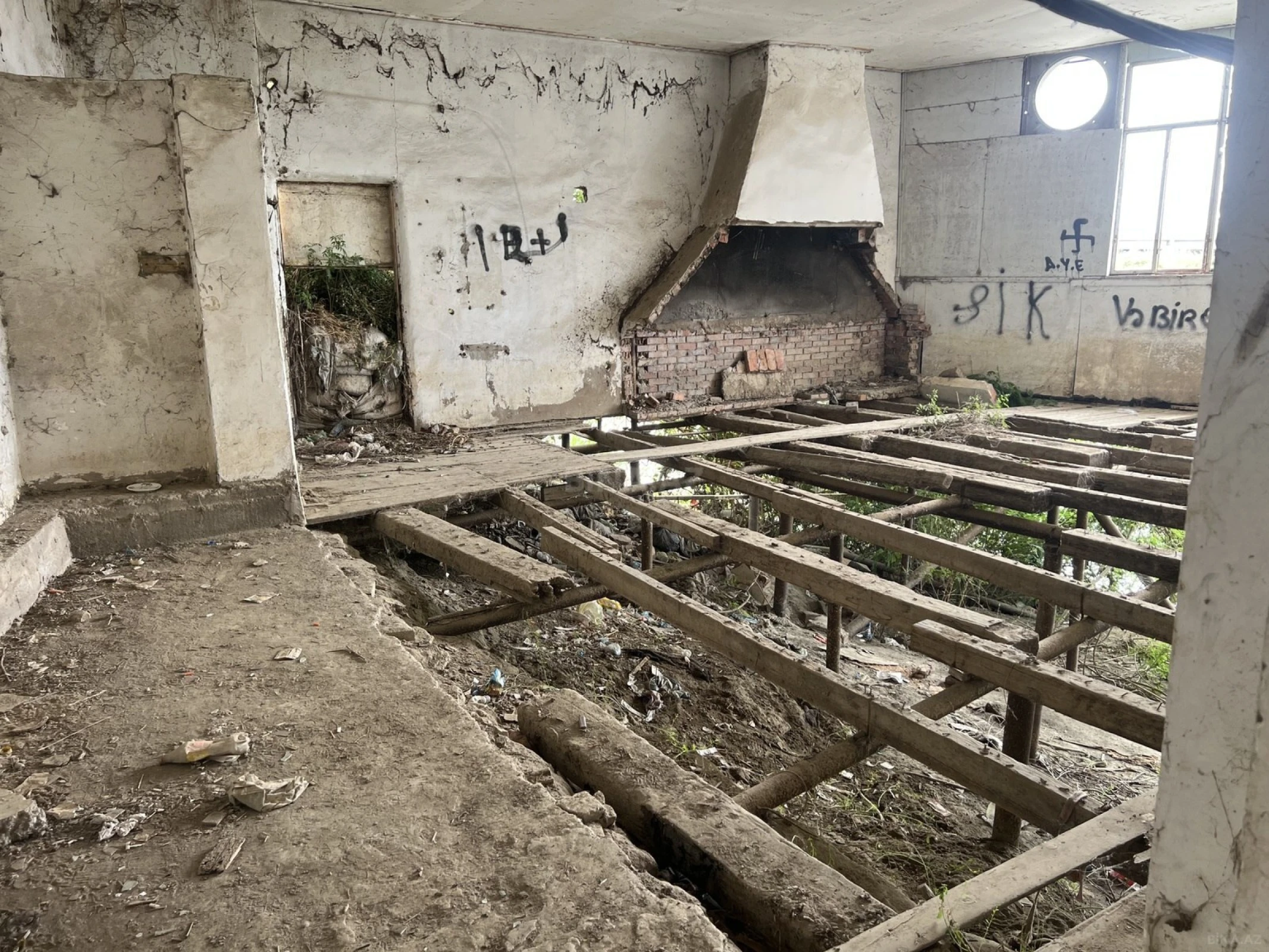 Satılır obyekt 400 m²