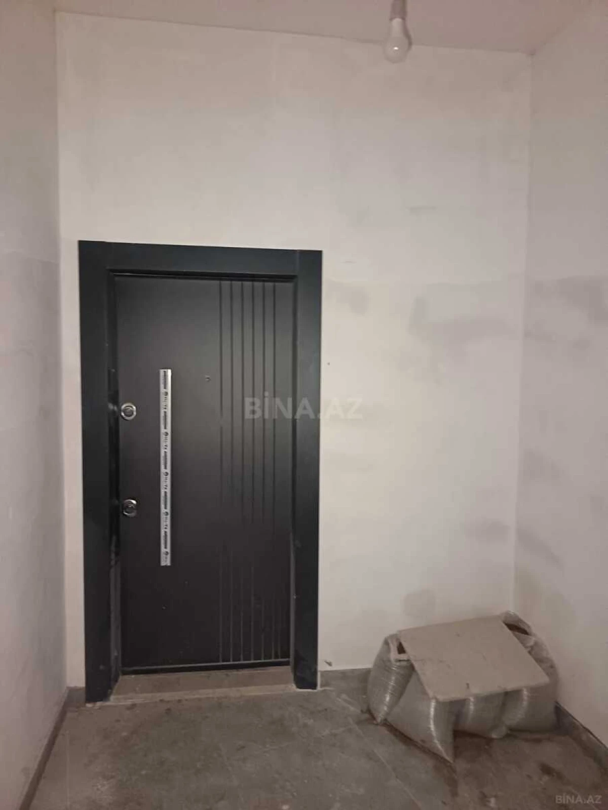Satılır 2 otaqlı mənzil 124 m²