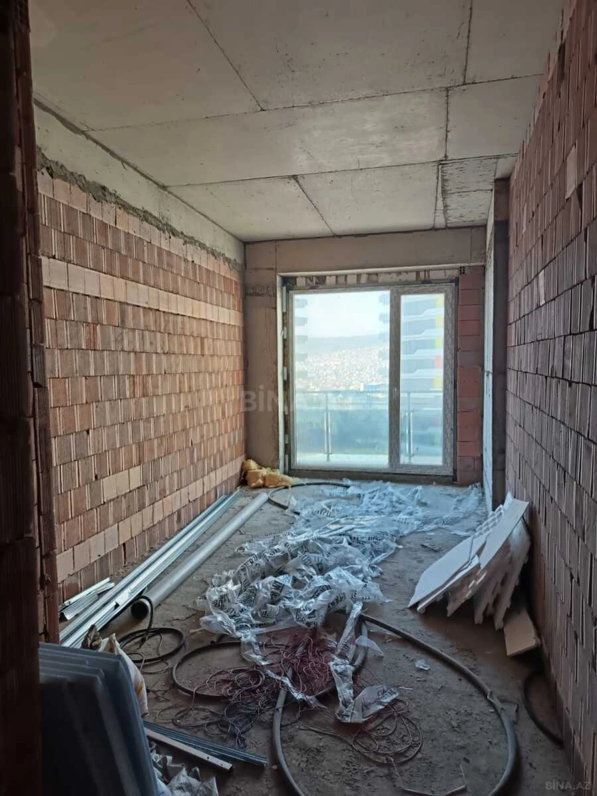 Satılır 2 otaqlı mənzil 124 m²