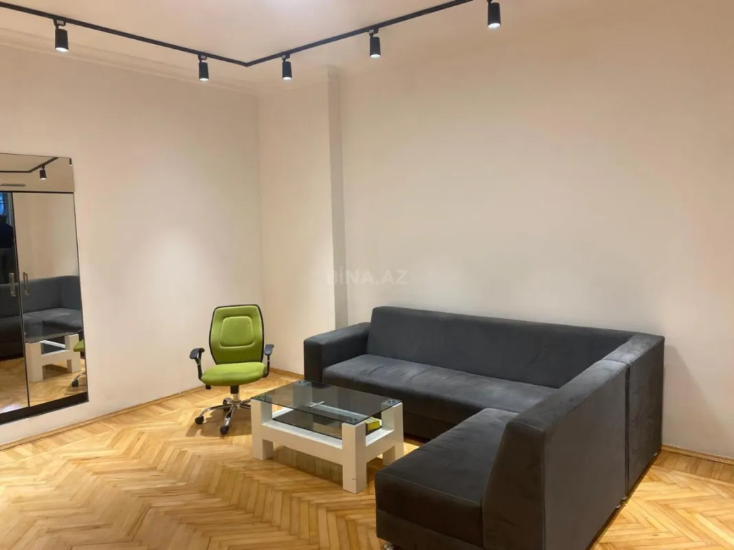 Kirayə verilir 4 otaqlı mənzil 181 m²