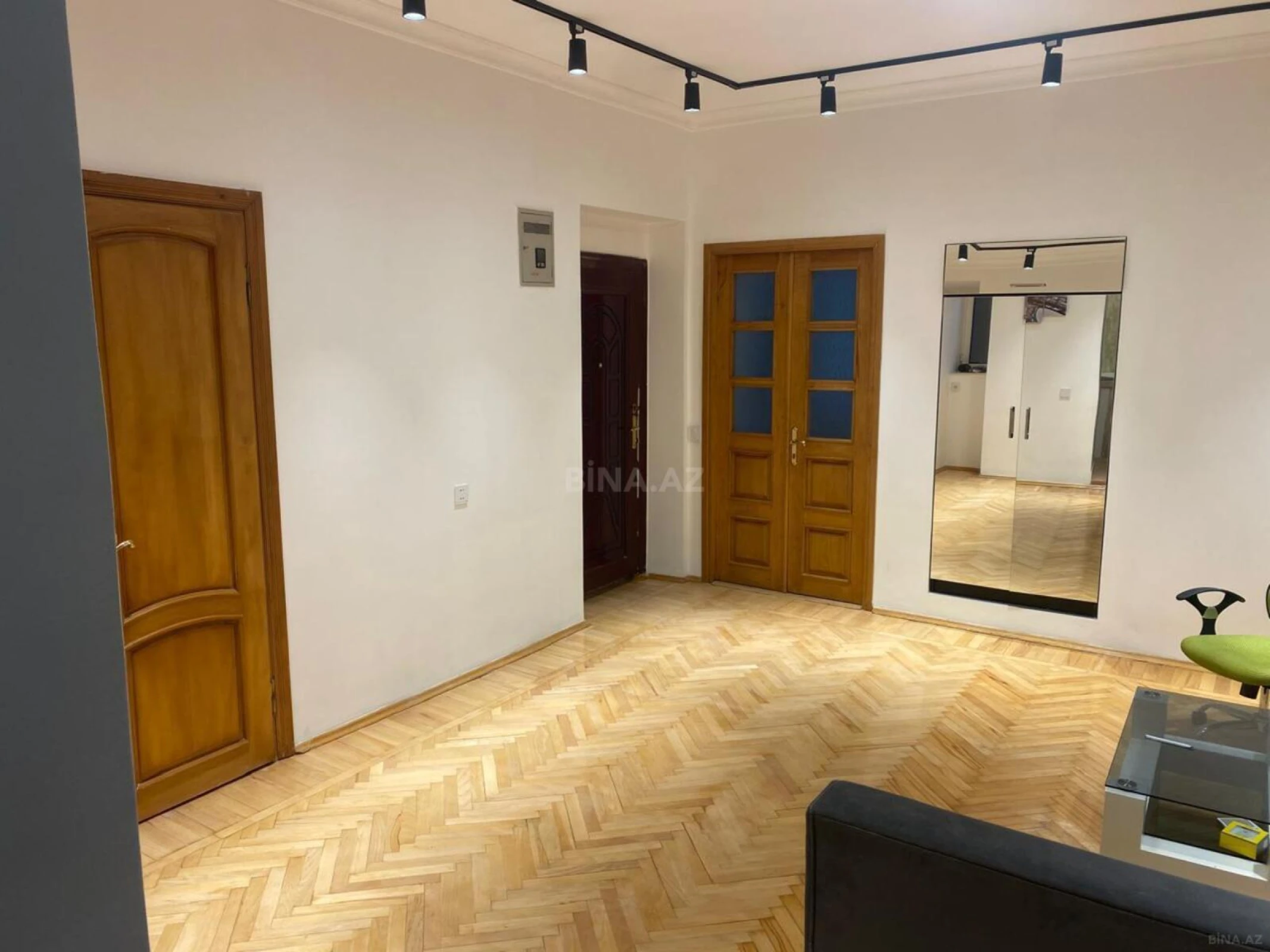 Kirayə verilir 4 otaqlı mənzil 181 m²