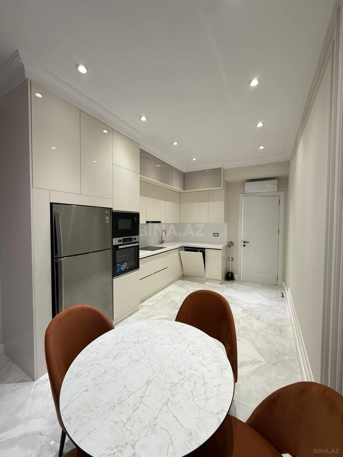 Kirayə verilir 3 otaqlı mənzil 120 m²