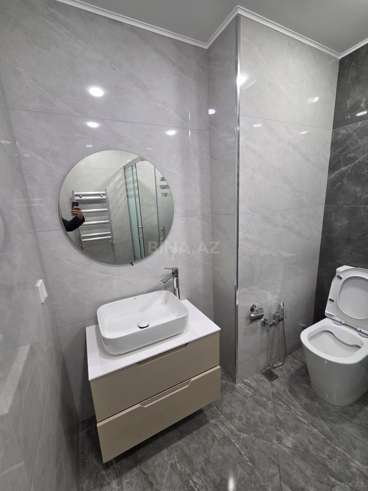 Kirayə verilir 2 otaqlı mənzil 90 m²