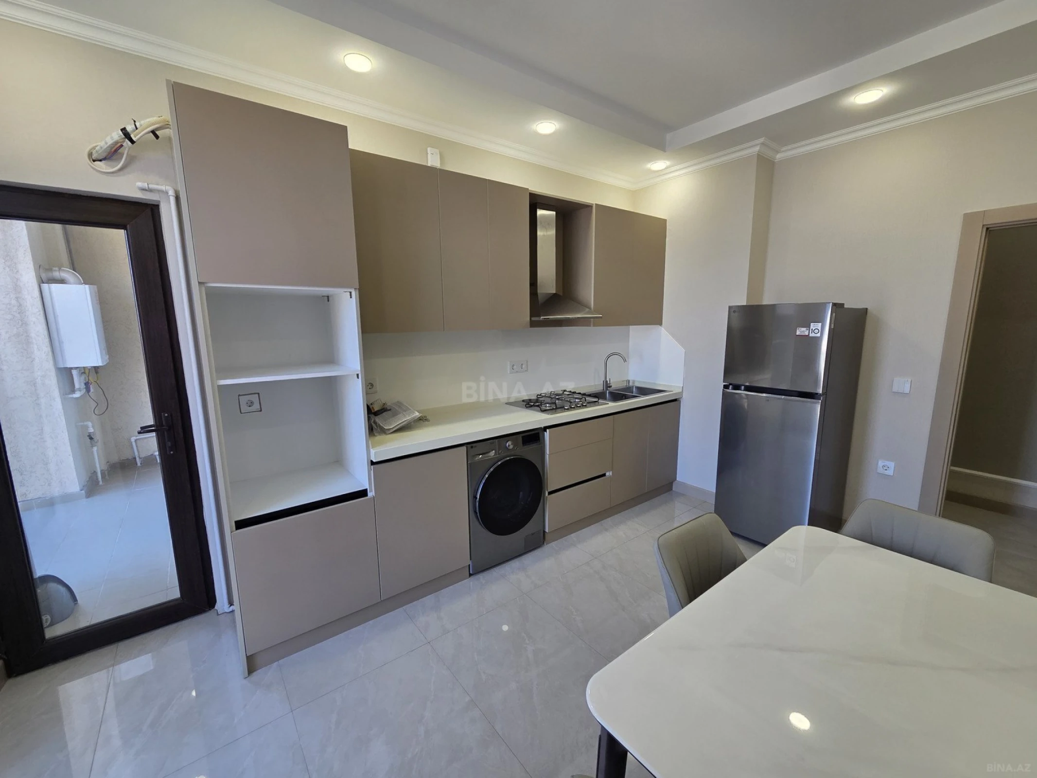 Kirayə verilir 2 otaqlı mənzil 90 m²
